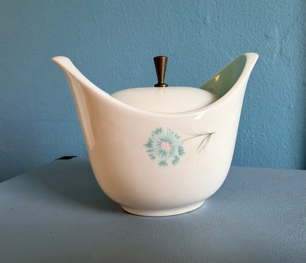 Taylor Smith Taylor Ever Yours Boutonniere Sugar Bowl MCM Winged Atomic Floral